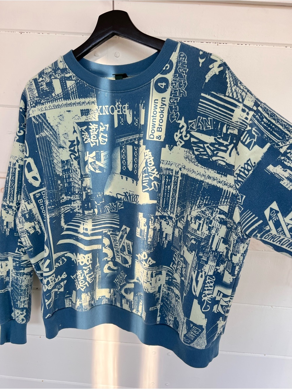 Wild Fable NYC Blue and White Crewneck Sweatshirt. Size M.